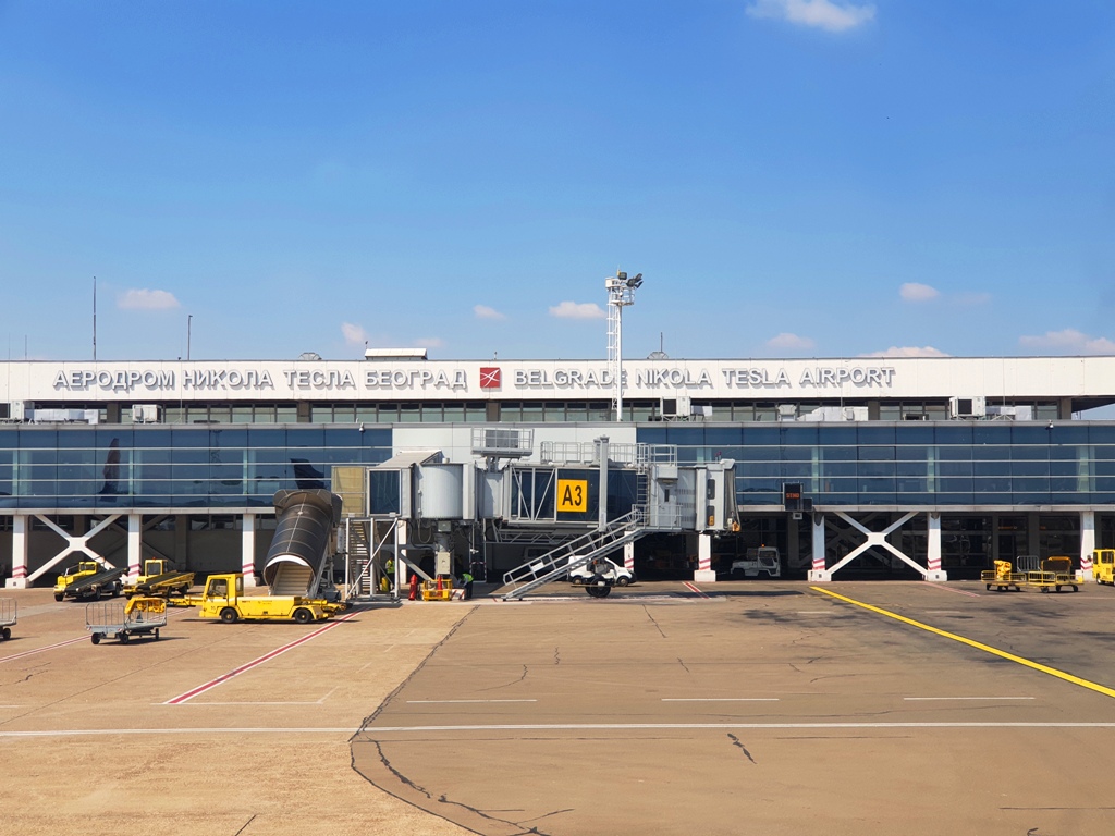 BEG airport landing view before passport control.